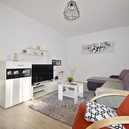 Apartment Navy Near The Beach Pula Exterior photo